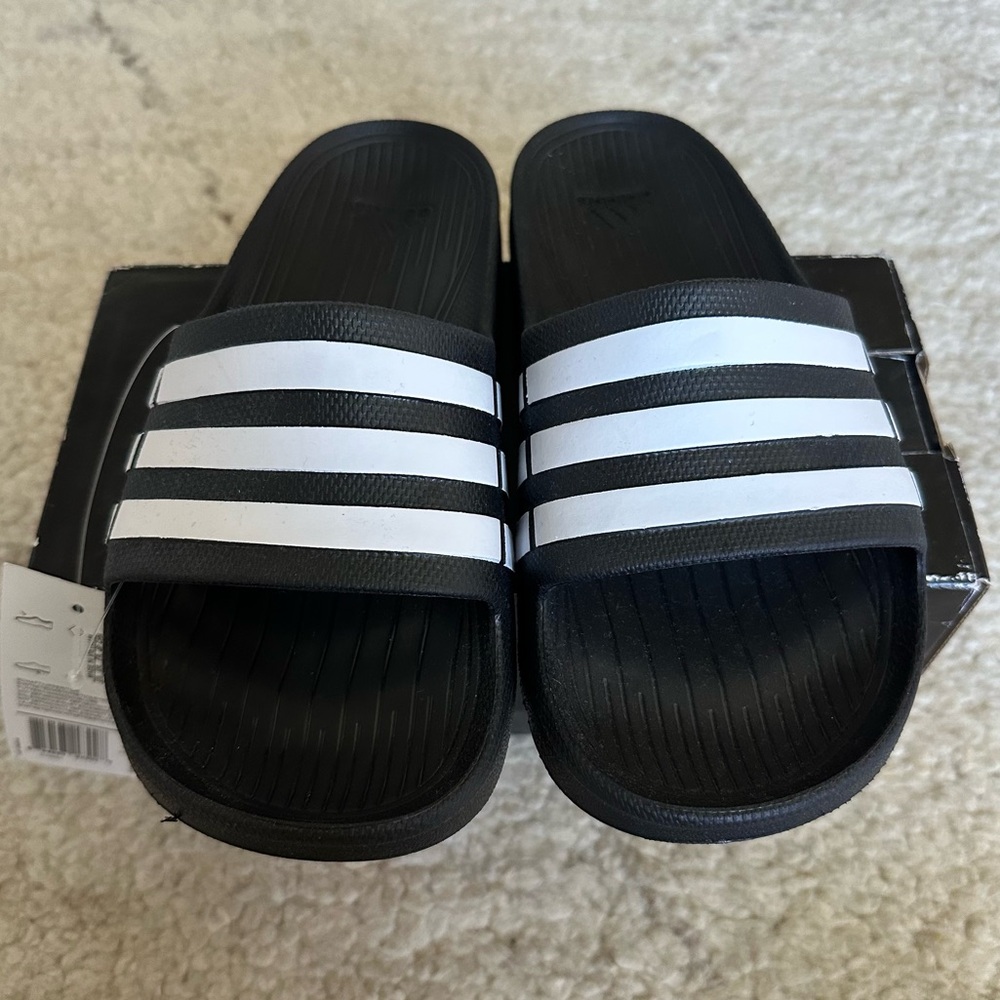Unisex | Adidas Duramo Shower Slide | Men’s 5 or Women’s 7